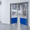 Маятниковая распашная двустворчатая эластичная дверь из ПВХ 300*240